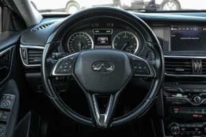 Infiniti Q30