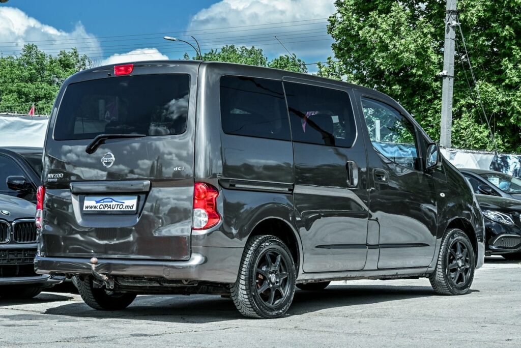 949557 – Nissan NV200