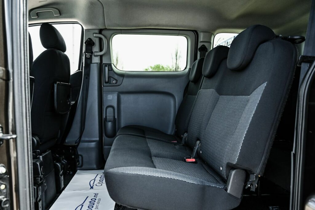 949557 – Nissan NV200