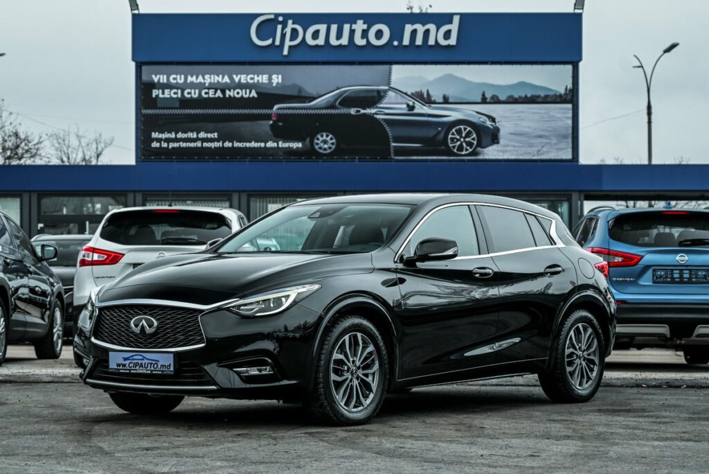 Infiniti Q30