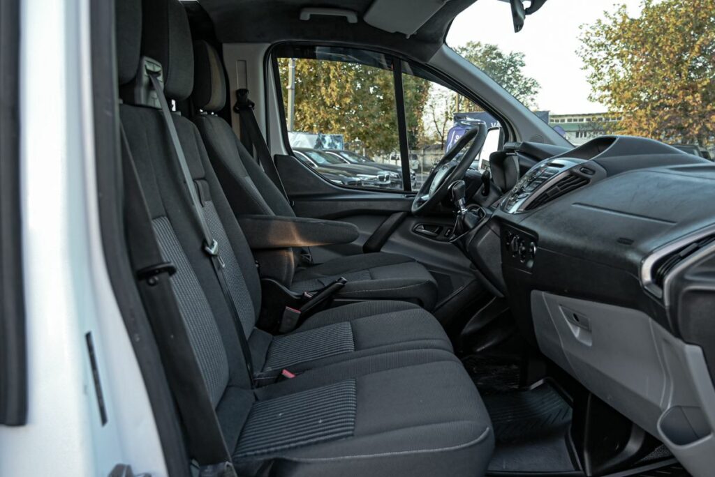 227051 – Ford Transit Custom